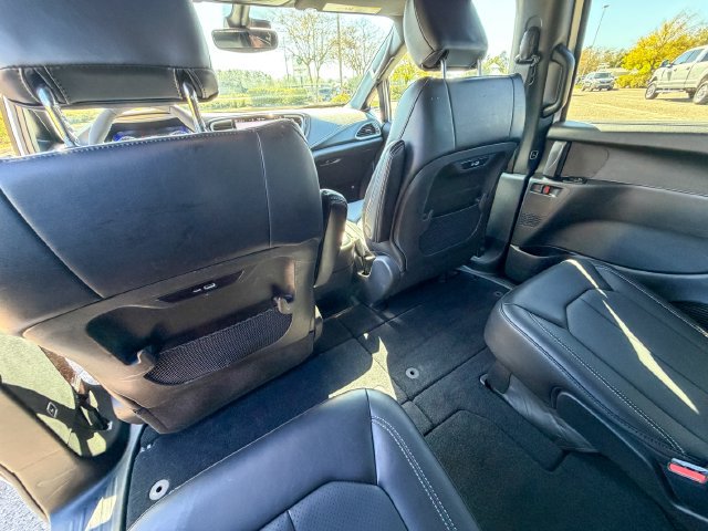 Used 2025 Chrysler Pacifica Select FWD image 21