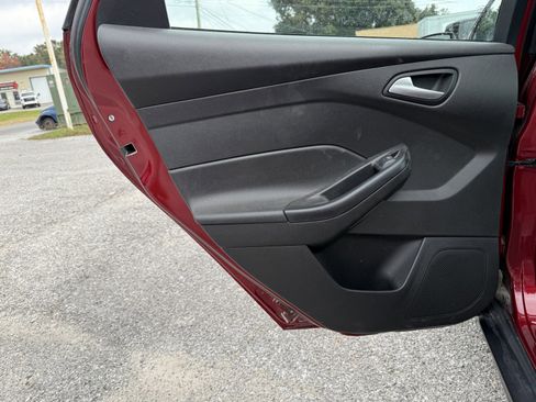 Used 2017 Ford Focus SE image 28