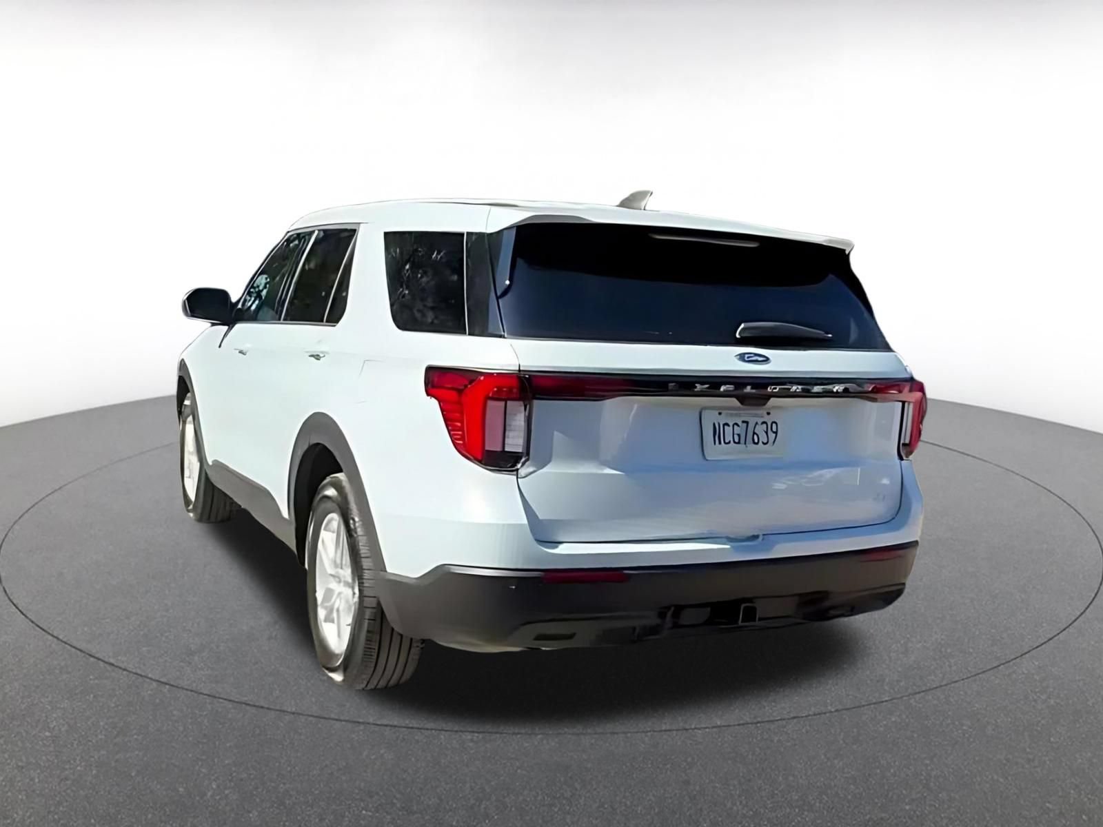 Used 2026 Ford Explorer Active AWD/4WD image 10