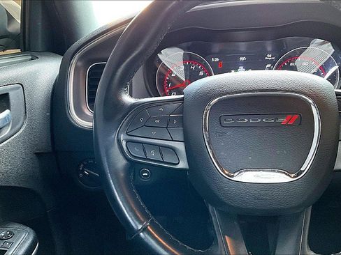 Used 2022 Dodge Charger SXT RWD image 17