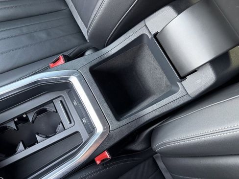 Used 2022 Audi e-tron Premium w/ Convenience Plus Package image 27