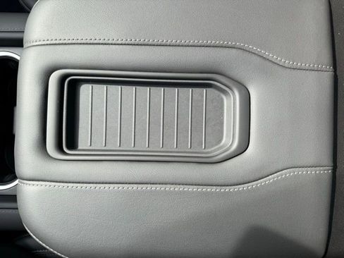 Certified 2024 Chevrolet Suburban Z71 w/ Z71 Off-Road Package image 20