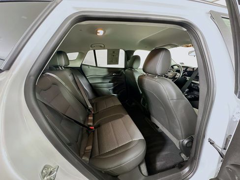 Used 2025 Chevrolet Trax LT w/ LT Convenience Package image 29
