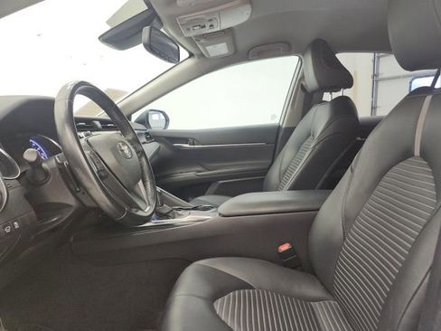 Used 2020 Toyota Camry SE w/ Convenience Package image 15