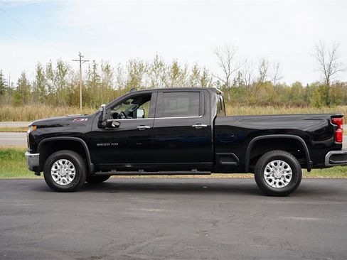 Used 2020 Chevrolet Silverado 2500 LTZ w/ LTZ Plus Package image 6