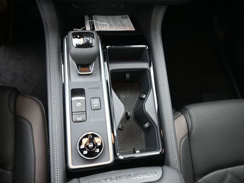 New 2026 Nissan Pathfinder Platinum AWD/4WD image 18