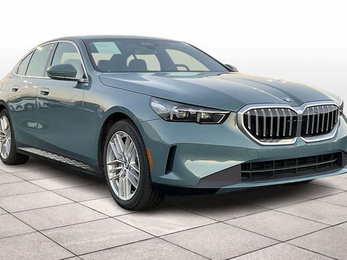 Used 2024 BMW 530i w/ Convenience Package image 2