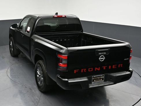 Used 2025 Nissan Frontier SV image 24