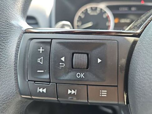 Used 2021 Nissan Rogue SV AWD/4WD image 16