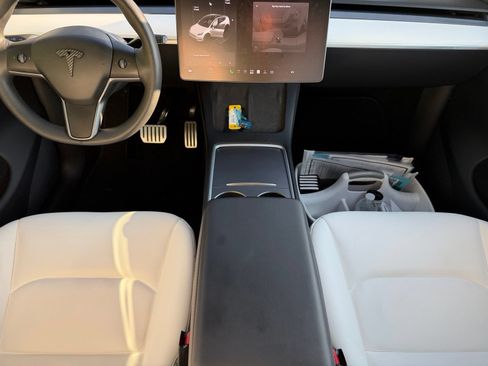 Used 2024 Tesla Model Y Performance AWD/4WD image 22