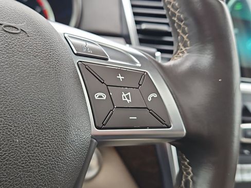Used 2014 Mercedes-Benz GL 450 4MATIC image 31