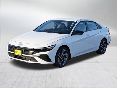Certified 2025 Hyundai Elantra Sport image 3