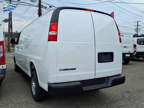 Used 2025 Chevrolet Express 2500 Extended w/ Driver Convenience Package RWD image 4