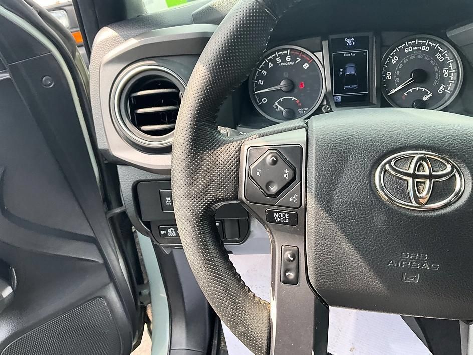 Used 2023 Toyota Tacoma TRD Off-Road AWD/4WD image 31