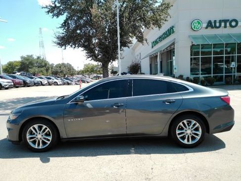 Used 2018 Chevrolet Malibu LT w/ Leather Package FWD image 10