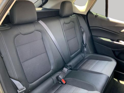 Used 2025 Chevrolet Trax LT FWD image 20