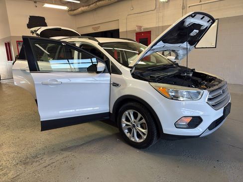 Used 2018 Ford Escape SE FWD image 7