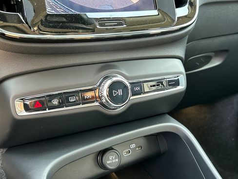 New 2026 Volvo XC40 B5 Core w/ Climate Package image 18