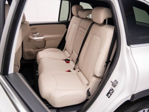 New 2025 Mercedes-Benz GLB 250 4MATIC image 17