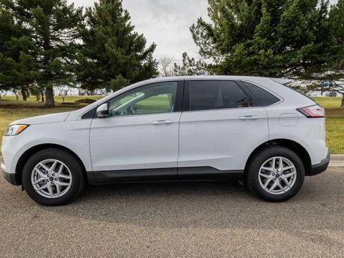 Used 2022 Ford Edge SEL w/ Cold Weather Package AWD/4WD image 8