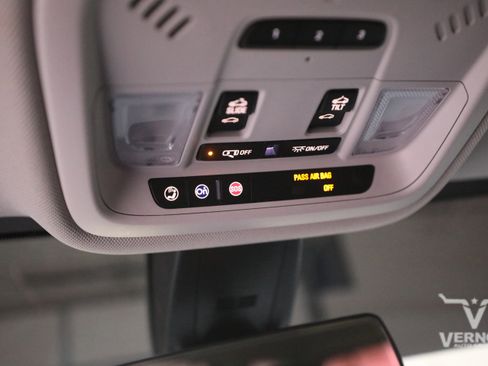 Used 2019 Chevrolet Traverse RS image 31