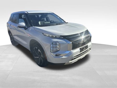 Used 2024 Mitsubishi Outlander SE image 29