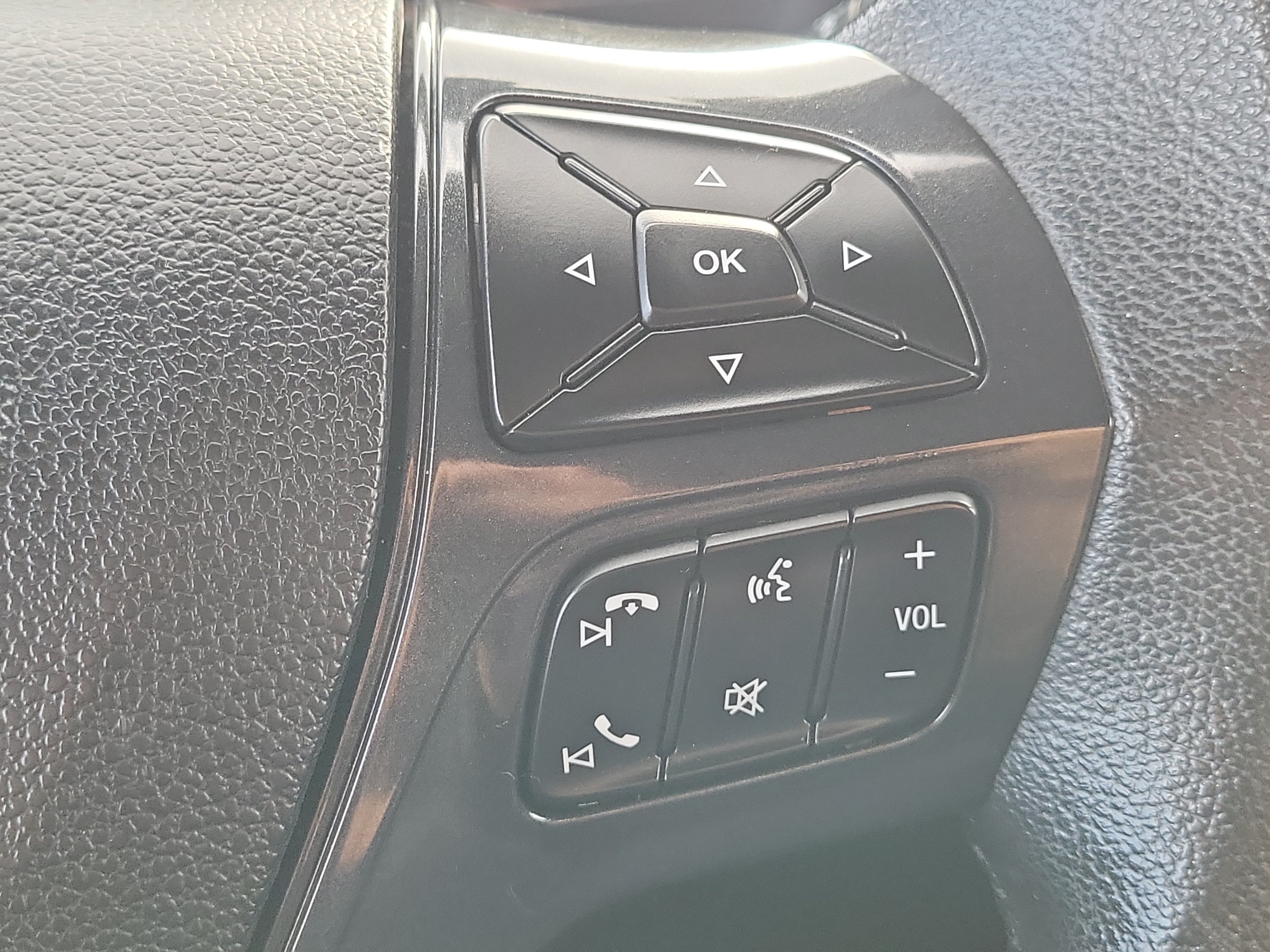 Used 2018 Ford Explorer XLT w/ Equipment Group 202A FWD image 25