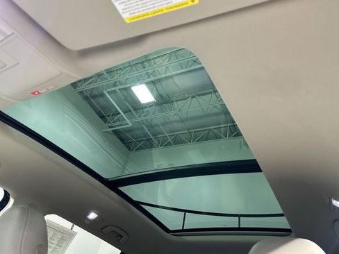 Used 2021 Volkswagen Atlas SEL Premium image 32