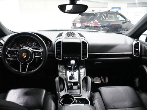 Used 2018 Porsche Cayenne Platinum Edition image 13