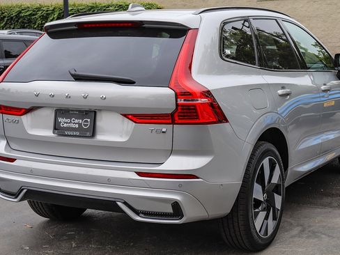 New 2025 Volvo XC60 T8 Plus w/ Climate Package PRO image 6