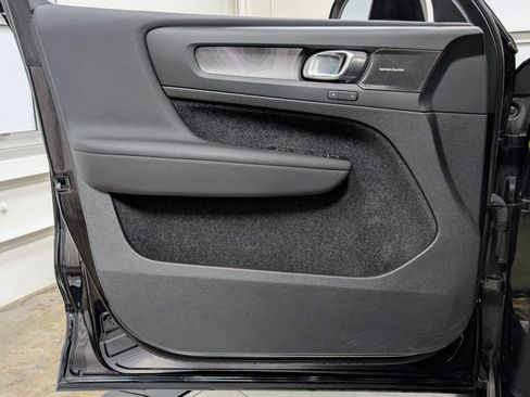 Used 2023 Volvo C40 P8 Recharge Ultimate image 12