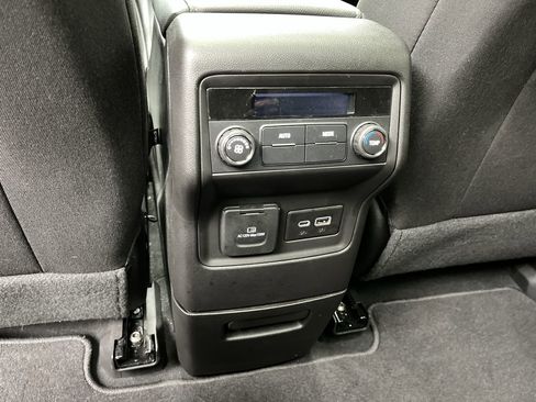 Certified 2023 GMC Acadia SLE w/ Driver Convenience Package image 13