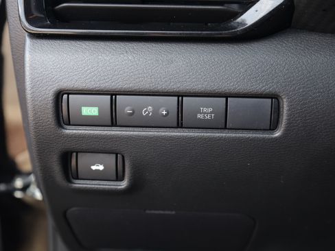Used 2024 Nissan Sentra SV FWD image 18