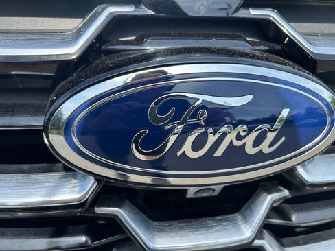 Used 2025 Ford Explorer Platinum w/ Ultimate Package AWD/4WD image 34