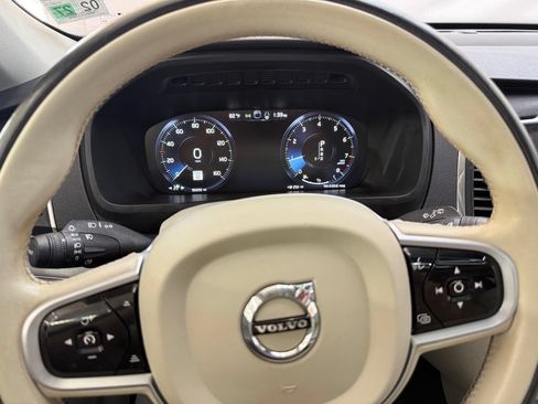 Used 2021 Volvo XC90 T5 Momentum w/ Climate Package AWD/4WD image 12