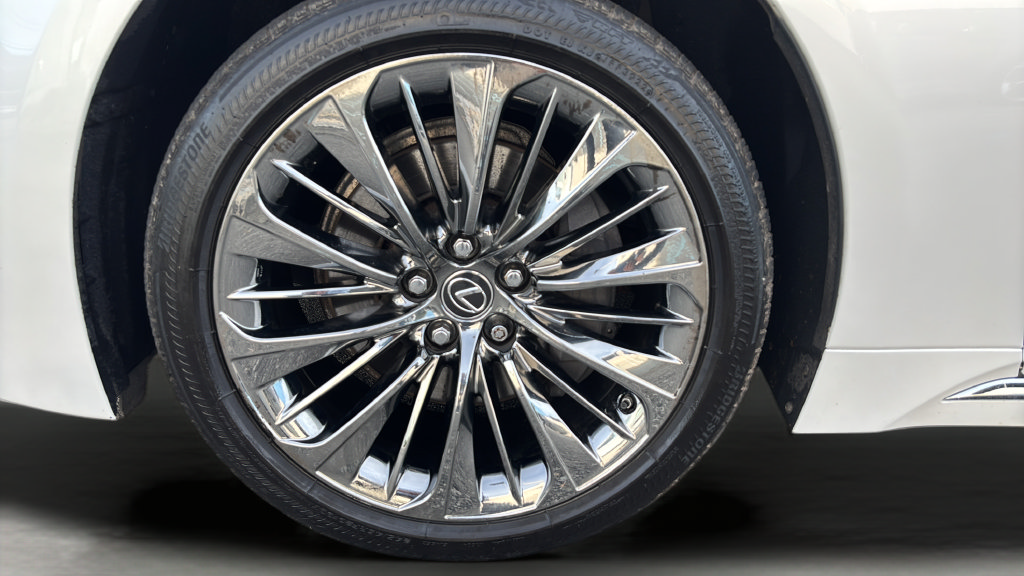Used 2019 Lexus LS 500 AWD w/ Luxury Package image 4