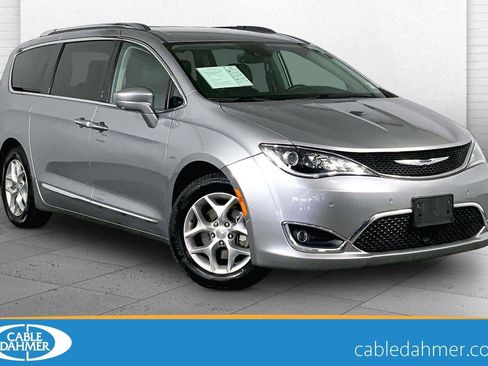 Used 2018 Chrysler Pacifica Touring-L Plus w/ Advanced Safetytec Group FWD image 1