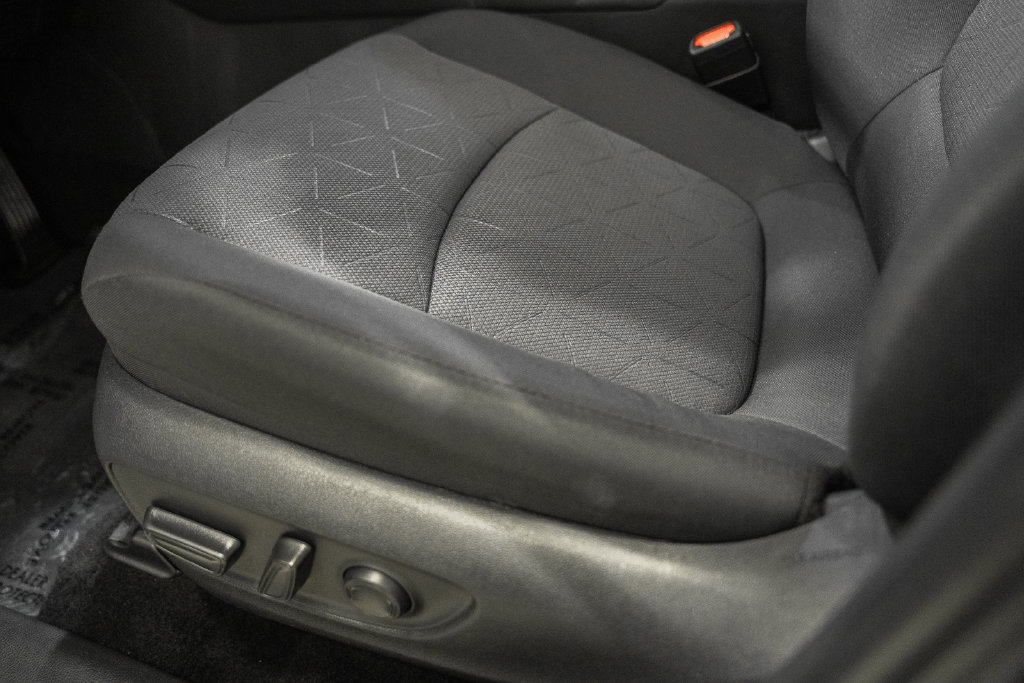 Certified 2025 Toyota RAV4 XLE AWD/4WD image 32