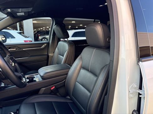 Used 2024 GMC Acadia Elevation image 13