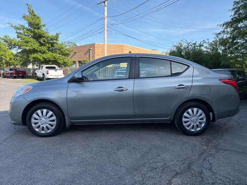 Used 2012 Nissan Versa SV FWD image 3