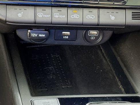 Used 2023 Hyundai Elantra Limited FWD image 18