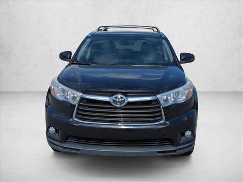 Used 2016 Toyota Highlander XLE image 2