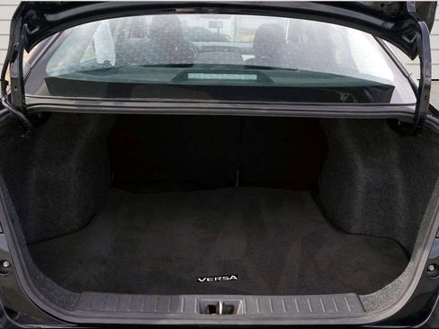 Used 2021 Nissan Versa SV image 10