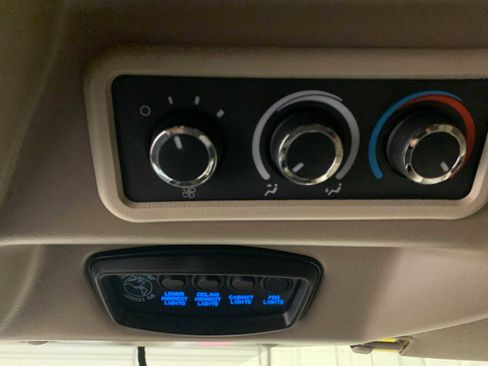 Used 2018 GMC Savana 2500 Extended w/ Enhanced Convenience Package image 4