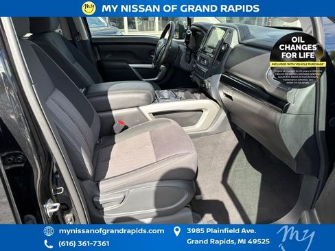 Used 2024 Nissan Titan SV w/ SV Convenience Package image 15