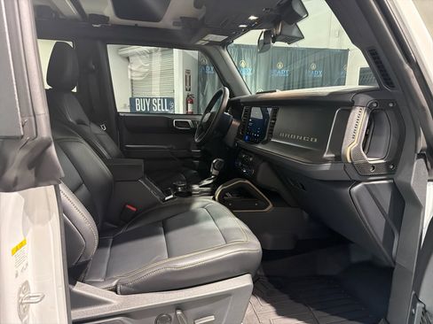 Used 2025 Ford Bronco Badlands image 29