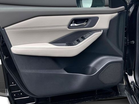 Used 2024 Nissan Rogue SL image 18