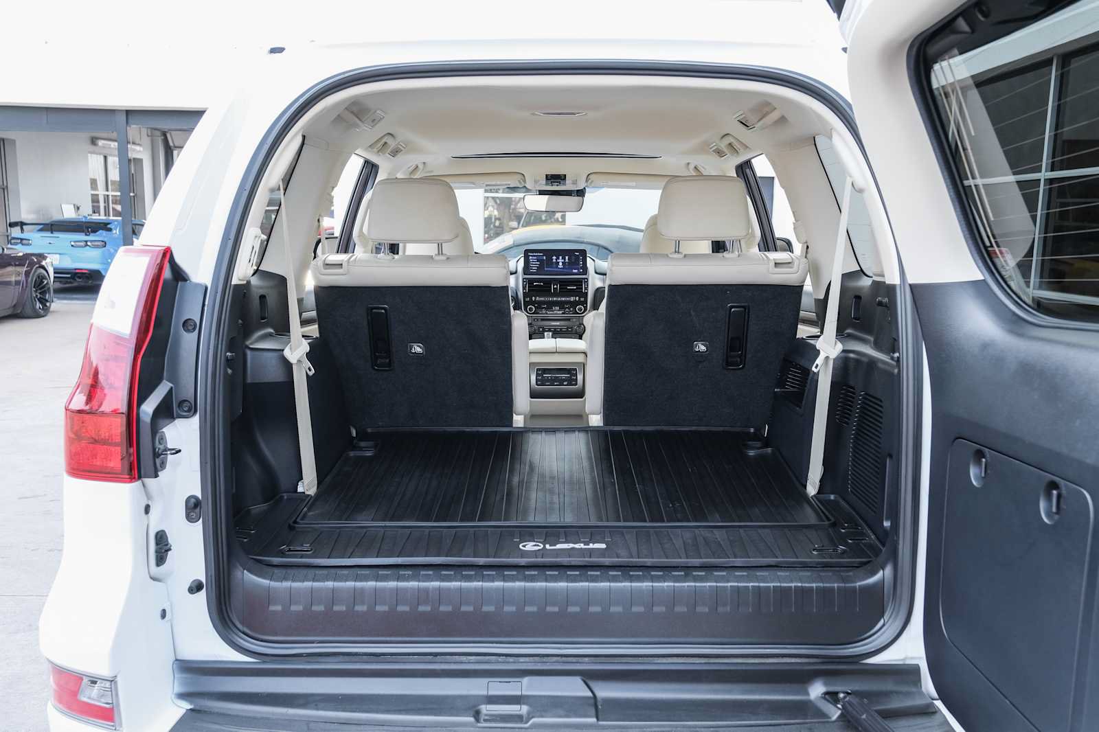 Used 2022 Lexus GX 460 Luxury w/ Sport Design Package AWD/4WD image 50