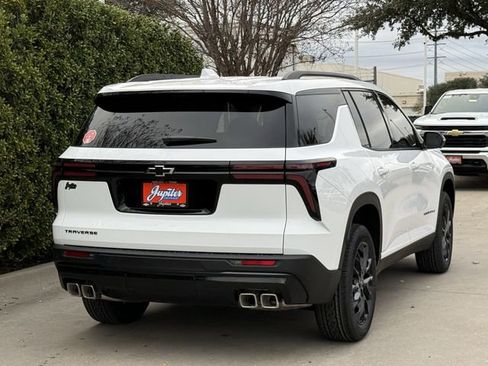 New 2026 Chevrolet Traverse LT image 4