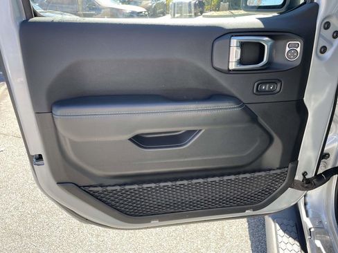 Used 2024 Jeep Wrangler High Altitude image 15